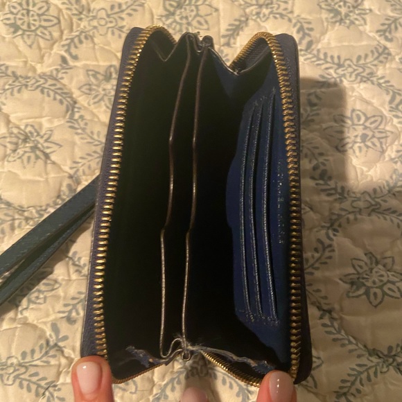 Michael Kors Navy Multifunction wristlet - Picture 4 of 6